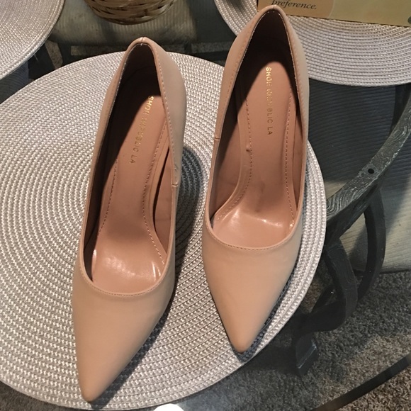 Pumps - Picture 2 of 4