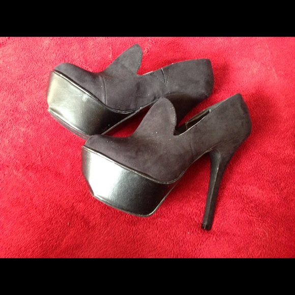 Shoes - Picture 2 of 4