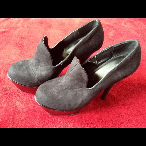 Shoes - Picture 3 of 4