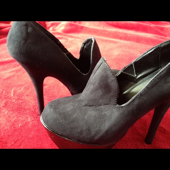 Shoes - Picture 4 of 4