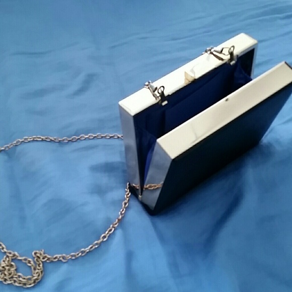 Clutch - Picture 3 of 3