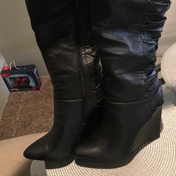Boots - Picture 3 of 4