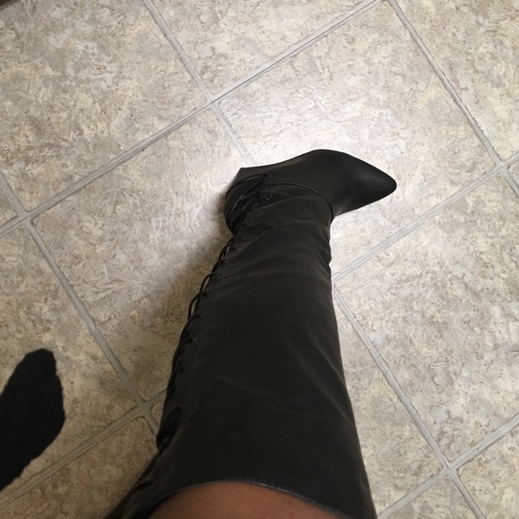 Boots - Picture 4 of 4