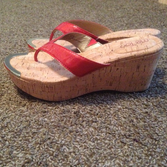 Me Too wedge sandals with red straps size 8 1/2 - Picture 2 of 3