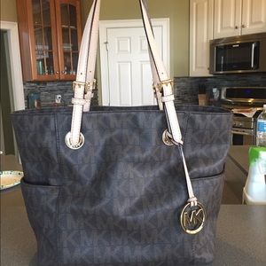 Authentic Michael Kors signature tote. EUC.