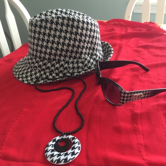 NWOT HOUNDSTOOTH HAT