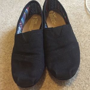 black toms