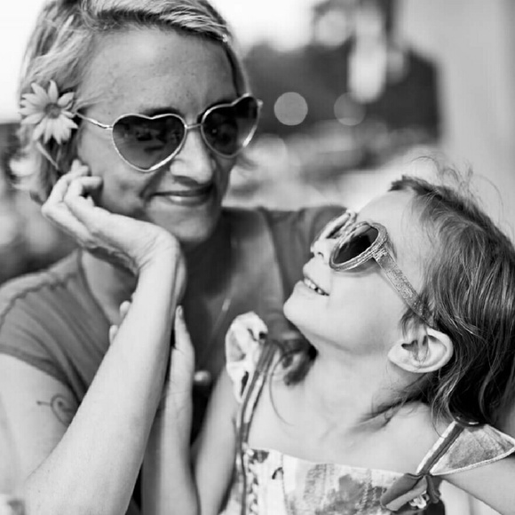 Meet your Posher, Nicole - Picture 3 of 3