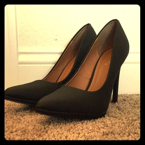 Qupid pointed toe pumps