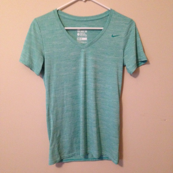 NIKE V NECK