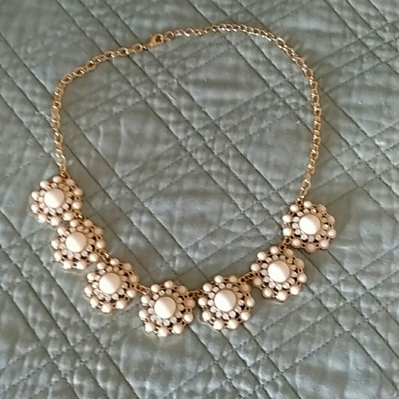 White statement necklace gold