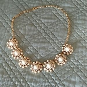 White statement necklace gold