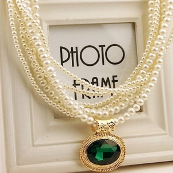Statement faux pearl necklace