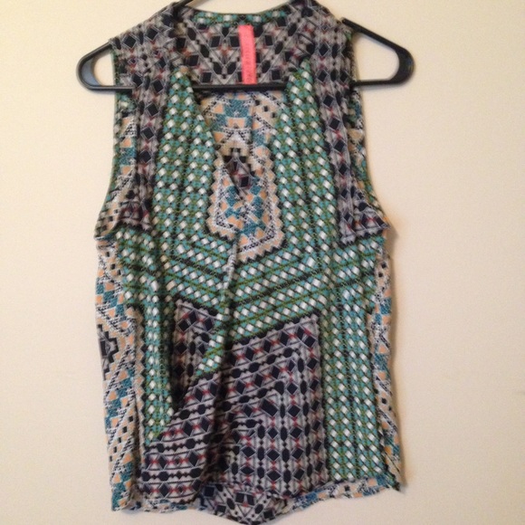 Printed dressy tank💐