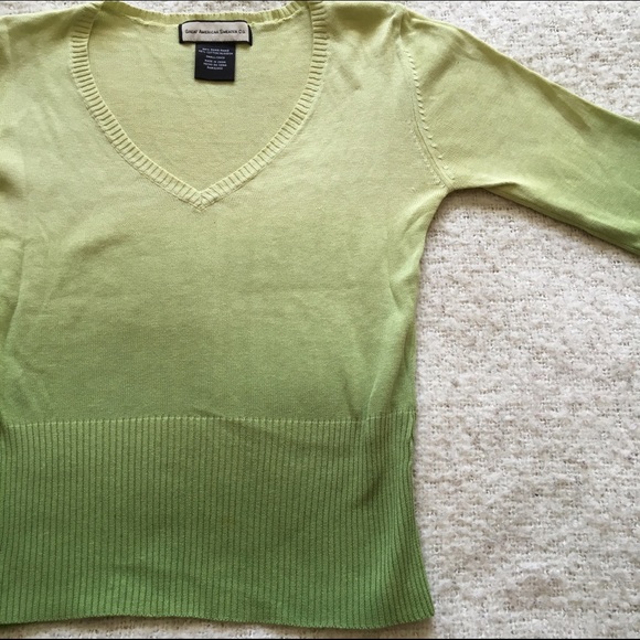 📦 Lightweight Ombré sweater