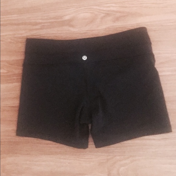 Lululemon shorts size 10