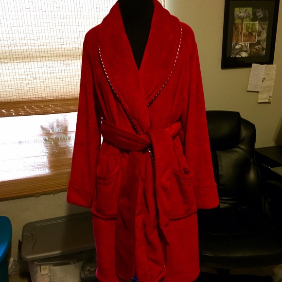 SOLD!! NWT Sleep Sense Red Plush & Soft Robe! - Picture 2 of 4