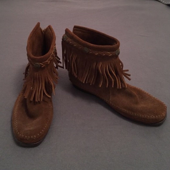 Minnetonka fringe booties - Picture 2 of 3