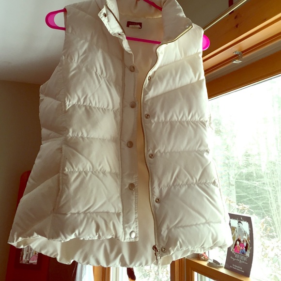 White crew puffer vest