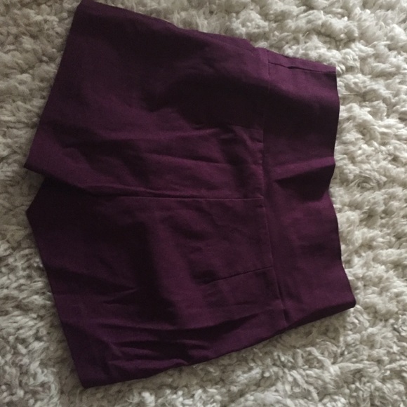 Stretch high waisted maroon shorts - Picture 3 of 4