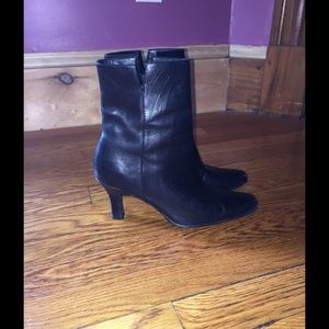 Karen Scott size 7M black ankle boots