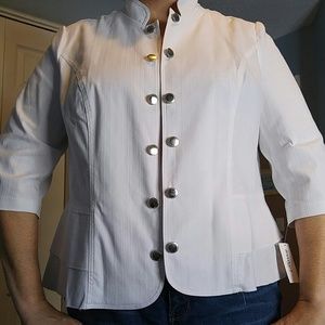 Classy white blazer!