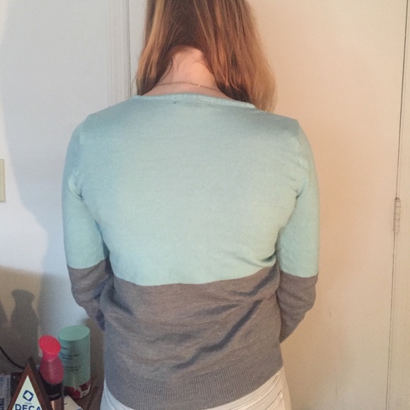 Light blue and gray forever 21 sweater - Picture 2 of 3
