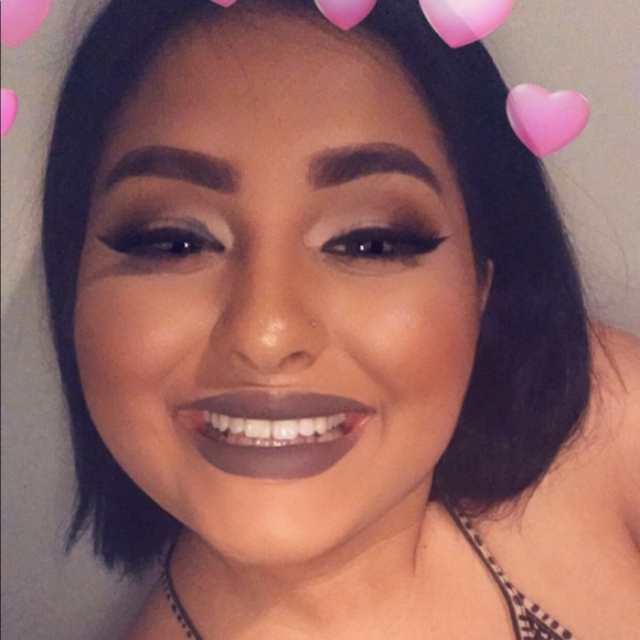 Meet your Posher, Elizabeth - Picture 2 of 3