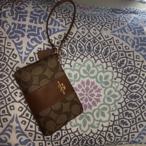 SOLD!!!!!!!!!!!! Brand new Coach wristlet