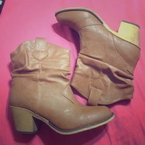 Cute chic boots!
