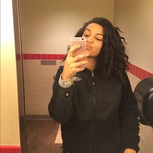 Meet your Posher, Kayla