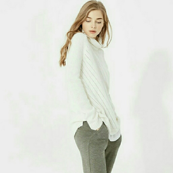 Lou & Grey Sweaters - Lou & Grey turtleneck cream sweater