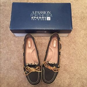 Women's size 8 1/2M Sperrys!