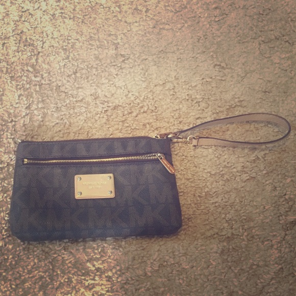 Michael kors wristlet