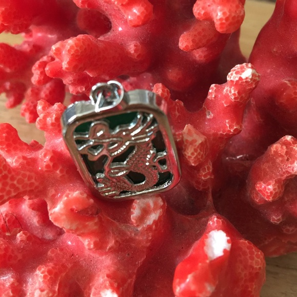 Vintage jade dragon pendent - Picture 2 of 4