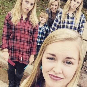 Meet your Posher, Johnia