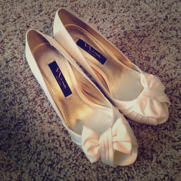 Ivory Pumps with Bow