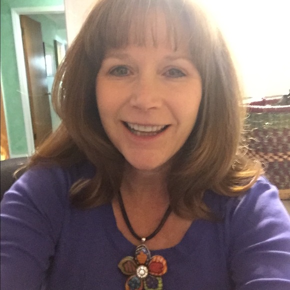 Meet your Posher, Debbie - Picture 1 of 1
