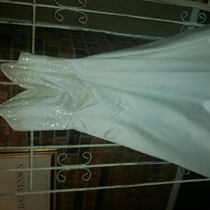 Beautifully simple Wedding dress!