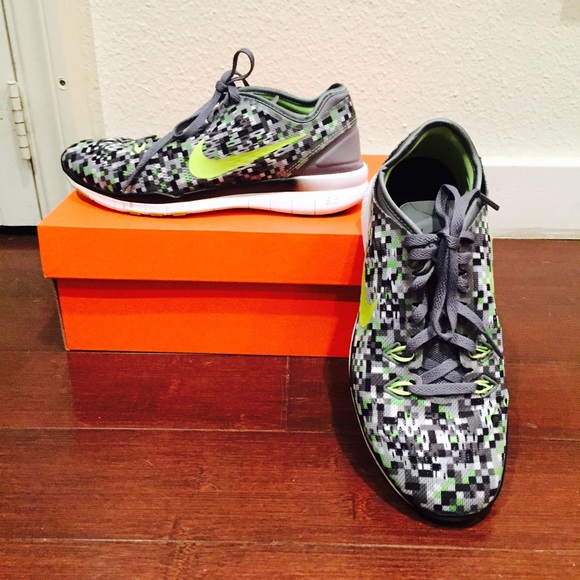 Nike Shoes | NWOB Free 50 TR Fit Print Sz 6 Womens | Poshmark NWOB Nike Free 5.0 TR Fit Print sz 6 women's