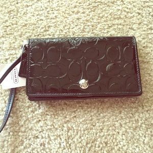 NWT Coach patent leather Wristlet!