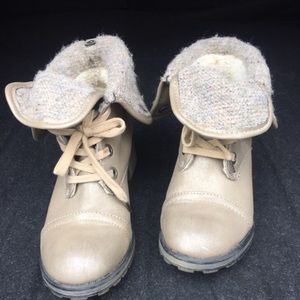 Roxy boots