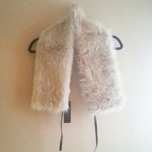 Banana Republic Accessories - NWT Banana Republic Faux-fur Scarf Banana Republic Accessories - NWT Banana Republic Faux-fur Scarf