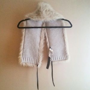 Banana Republic Accessories - NWT Banana Republic Faux-fur Scarf Banana Republic Accessories - NWT Banana Republic Faux-fur Scarf