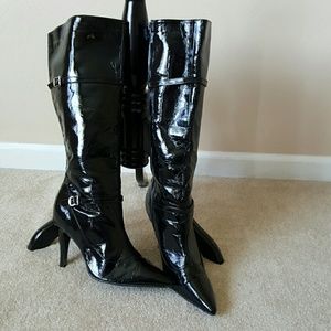 Patent leather knee boot