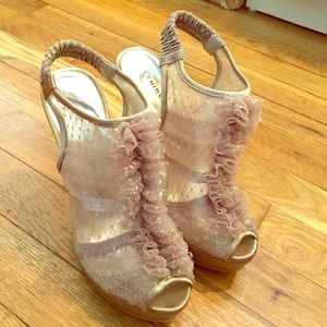 Chinese Laundry pumps