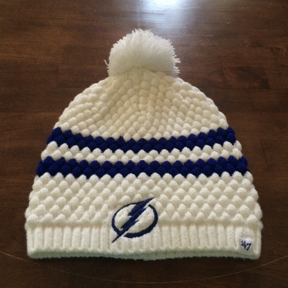 Women's Tampa Bay Lightning beanie.