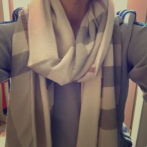 Burberry Women's Scarf -No Trades
