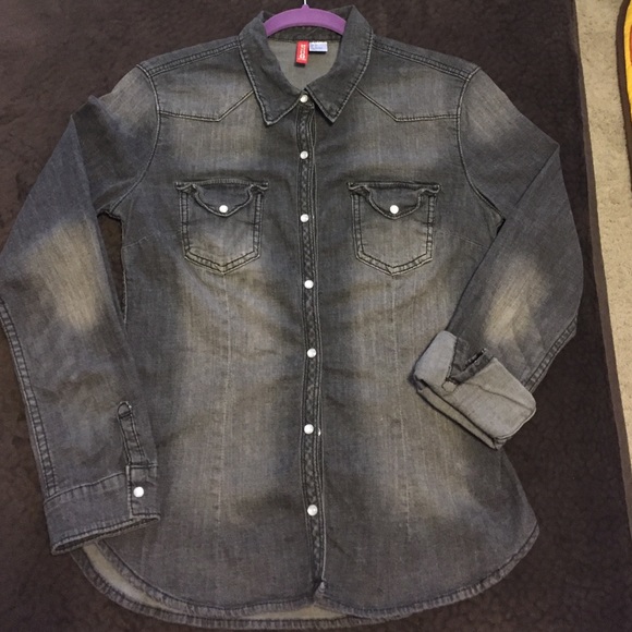 Fitted gray denim shirt