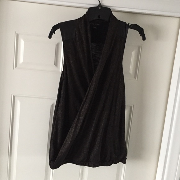 Black & gold top - Picture 1 of 1